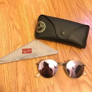 Round lensed Ray Bans
